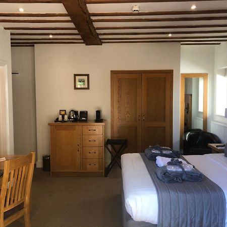 Tewinbury Farm Hotel Zimmer foto