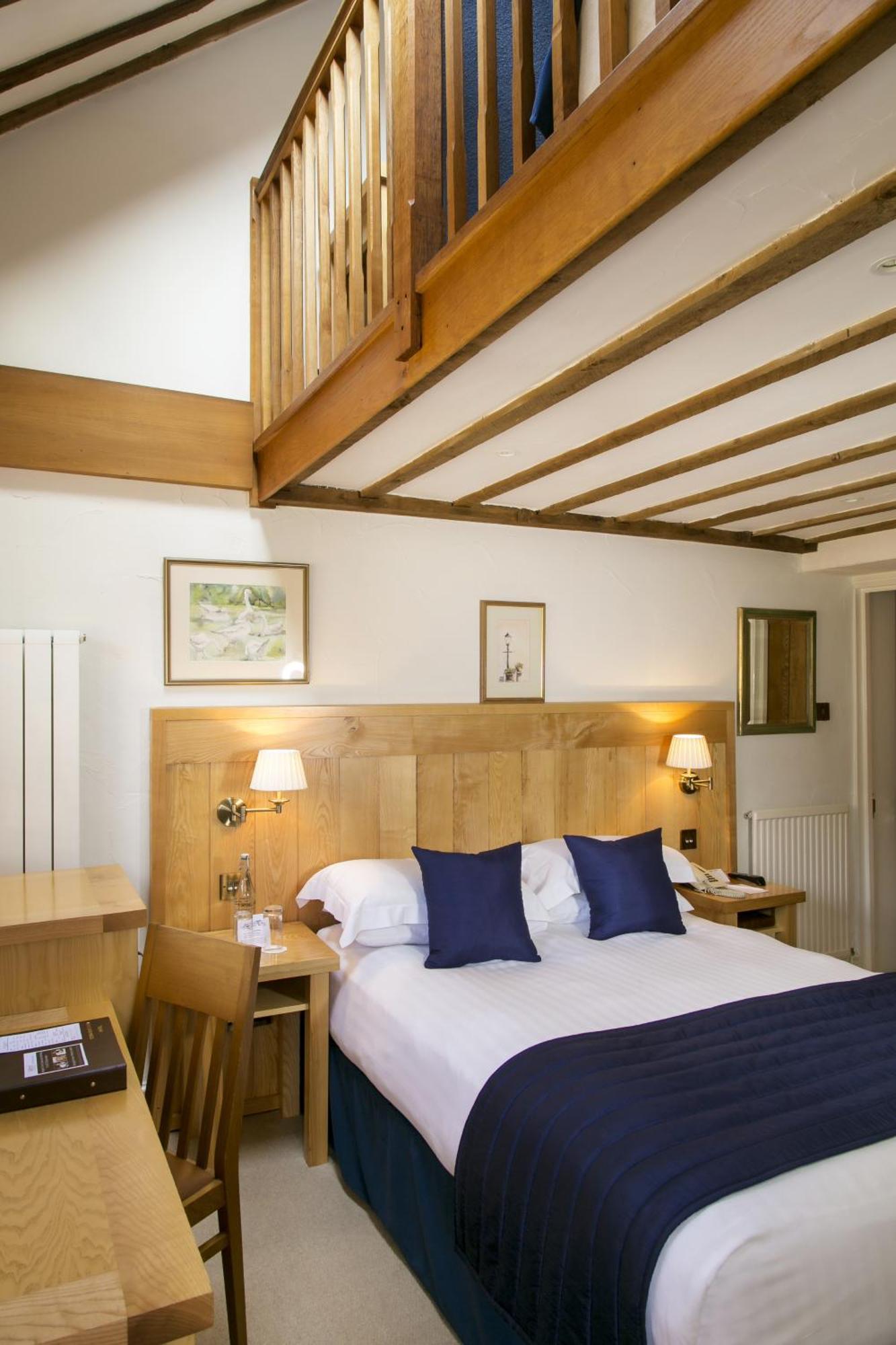 Tewinbury Farm Hotel Zimmer foto