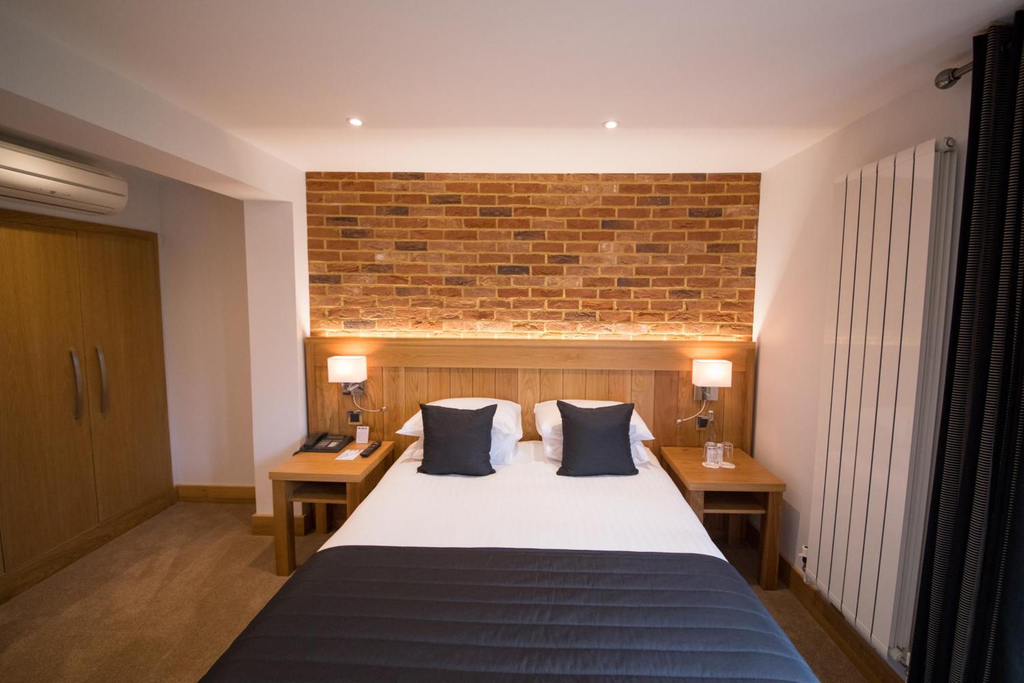 Tewinbury Farm Hotel Zimmer foto