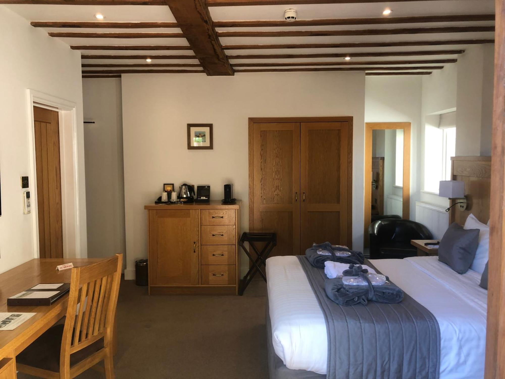 Tewinbury Farm Hotel Zimmer foto