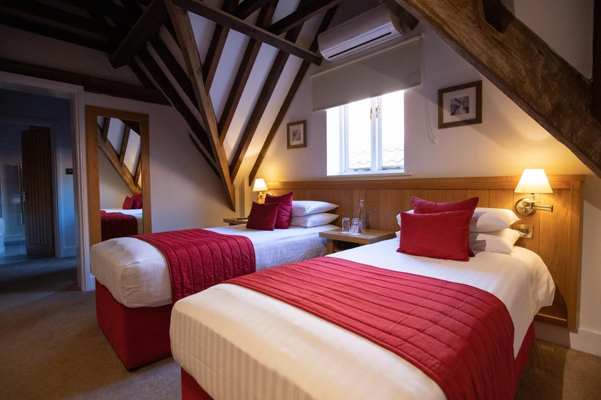 Tewinbury Farm Hotel Zimmer foto