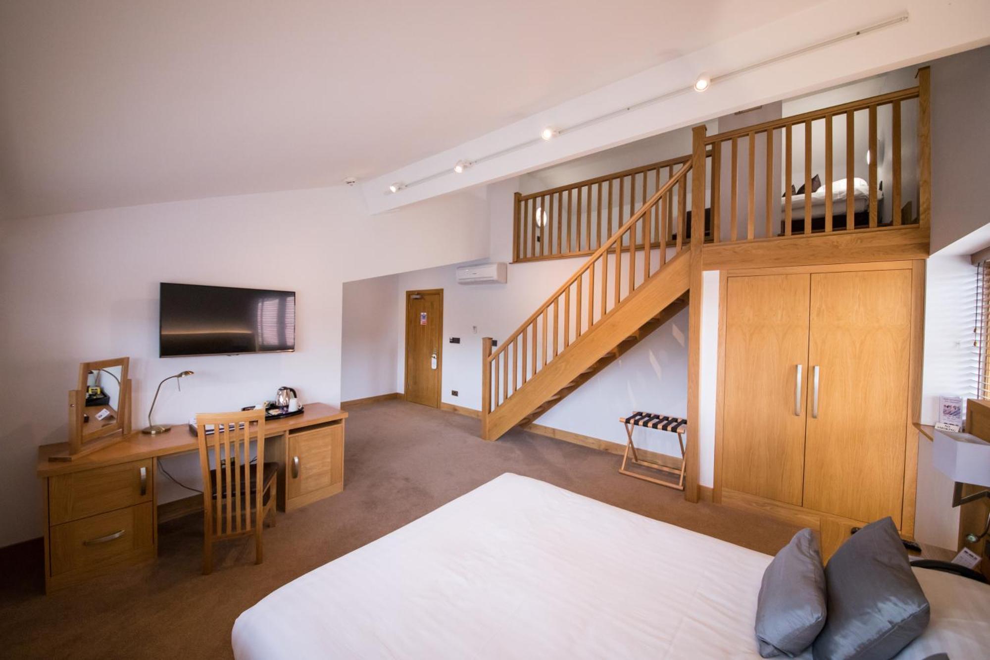 Tewinbury Farm Hotel Zimmer foto